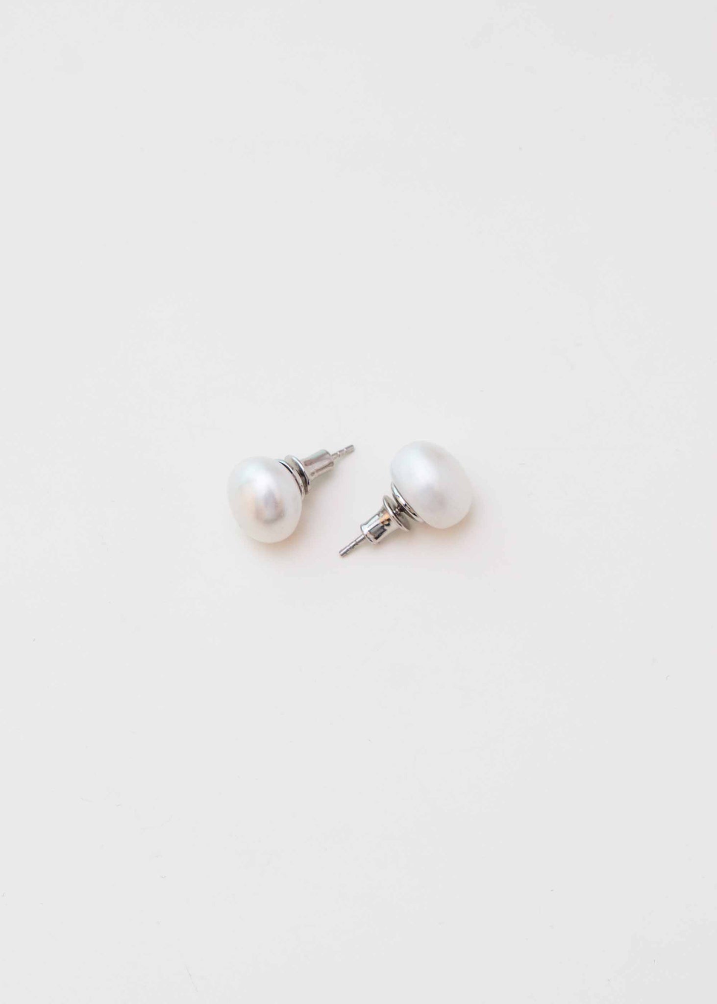 Blur Pearl Earrings