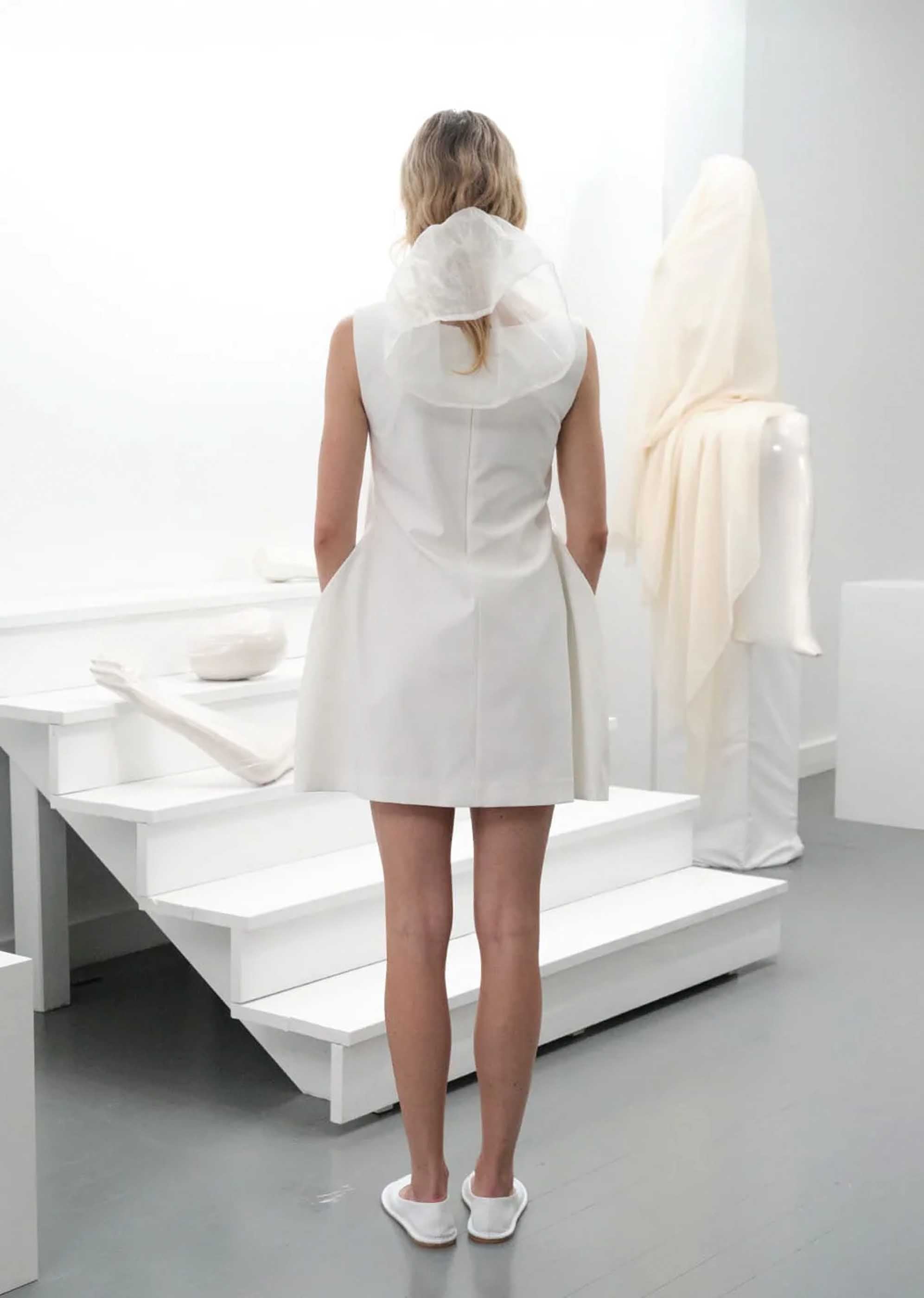AMOMENTO★hourglass mini dress, white AMOMENTO: White Hourglass Mini Dress | 157Moments